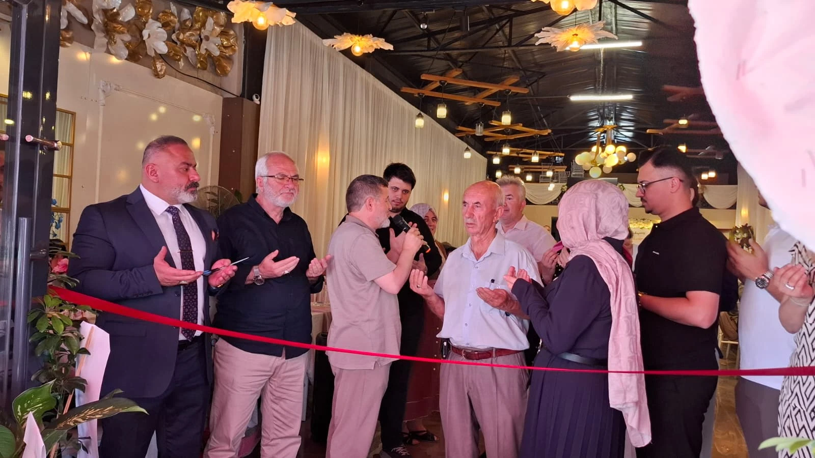 Bandırma 'da Saloon Davet Hizmete Açıldı