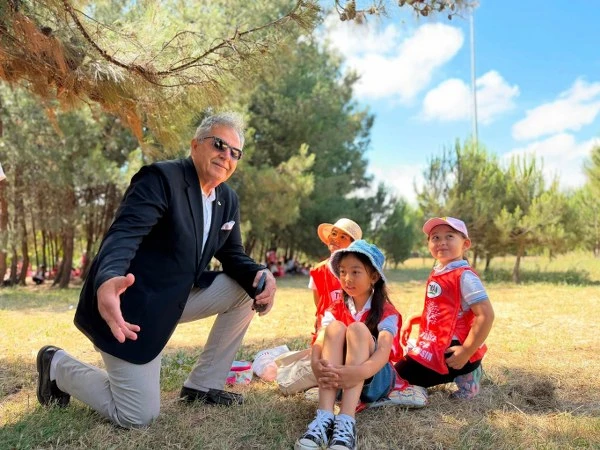 Bandırma’da Minik Eller Gelecek İçin Fidan Dikti