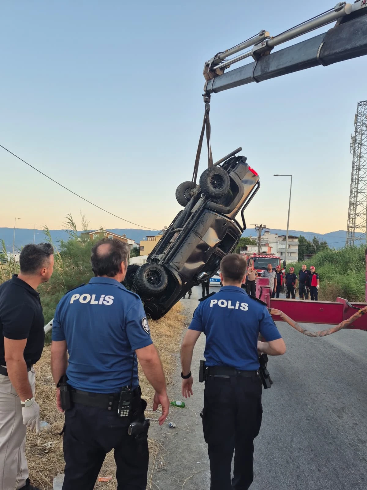 Edremit ’te Otomobil Dereye Uçtu: 2 Kişi Hayatını Kaybetti