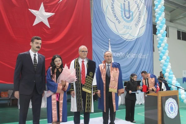 Manyas MYO 11. Dönem Mezunlarını Uğurladı