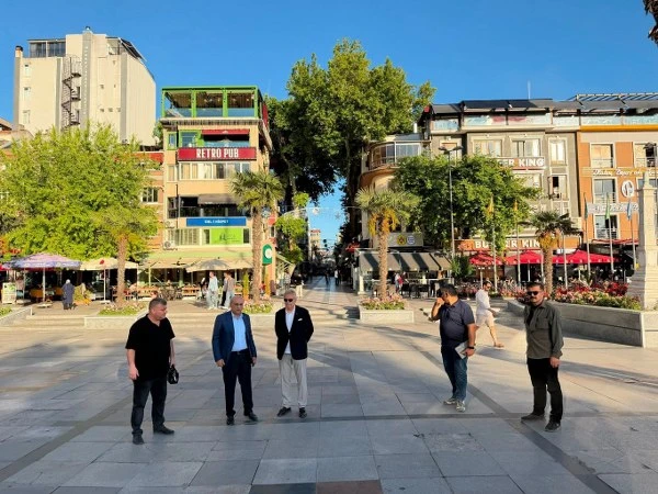 MEYDAN YENİLENİYOR, YOLLAR YAPILIYOR, CAN DOSTLAR UNUTULMUYOR!