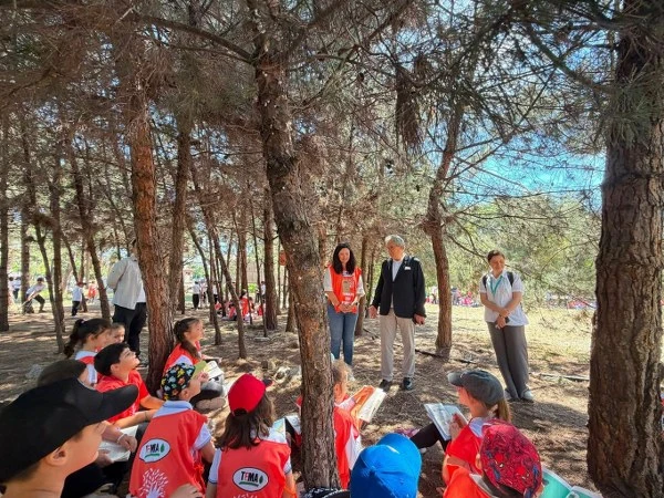 Bandırma’da Minik Eller Gelecek İçin Fidan Dikti