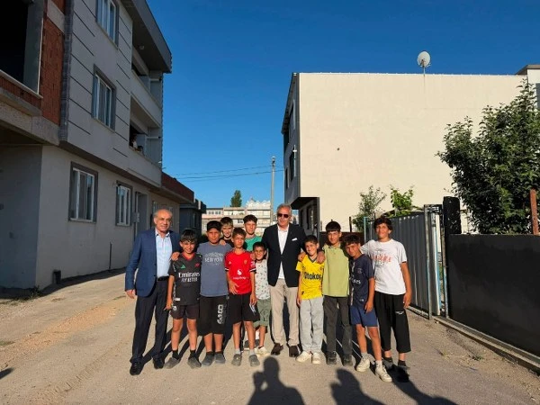 MEYDAN YENİLENİYOR, YOLLAR YAPILIYOR, CAN DOSTLAR UNUTULMUYOR!