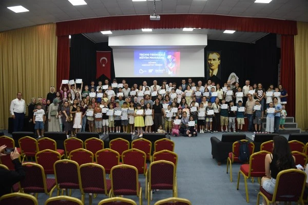 Gönen TECH10’da 288 Öğrenci Mezuniyet Sevinci Yaşadı