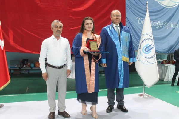 Manyas MYO 11. Dönem Mezunlarını Uğurladı