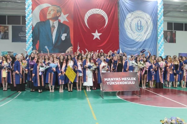 Manyas MYO 11. Dönem Mezunlarını Uğurladı