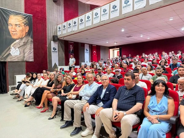 TÜRKAN SAYLAN VE ZÜBEYDE HANIM BAKIMEVLERİNDE GURUR GÜNÜ