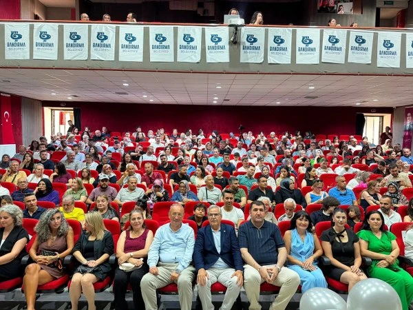 TÜRKAN SAYLAN VE ZÜBEYDE HANIM BAKIMEVLERİNDE GURUR GÜNÜ