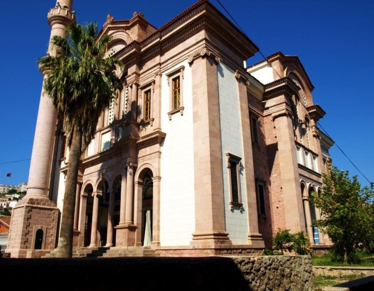Ayvalık'taki tarihi iki cami restore edilecek