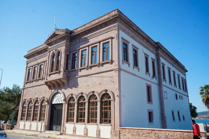 AYVALIK'TA TARİHÎ BİNAYA TAŞINMAK İÇİN GERİ SAYIM