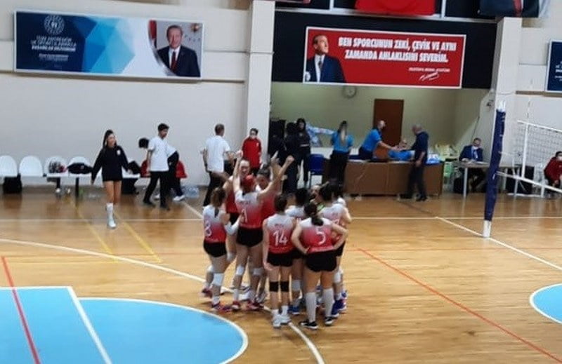 AYVALIKGÜCÜ VOLEYBOLDA DOLUDİZGİN GİDİYOR