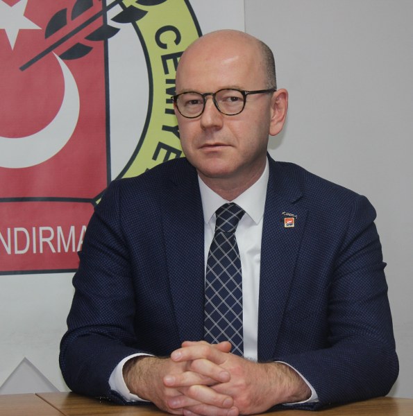 CHP Balıkesir Milletvekili Serkan Sarı, sosyal medya hesabından yaptığı paylaşımla şehit Piyade Uzman Çavuş Enes Kırmızıkoç’un ailesine başsağlığı dileklerini iletti. tarık akan