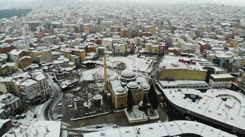 TARİHÎ ZAĞNOS PAŞA CAMİİ BEYAZLAR İÇİNDE KALDI