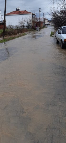 BURHANİYE'DE AŞIRI YAĞIŞ HAYATI OLUMSUZ ETKİLİYOR