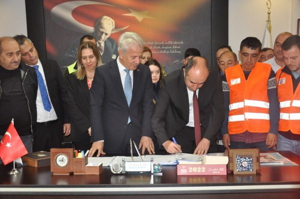 Susurluk Belediyesi ve İş Bankası Susurluk Şubesi Sözleşme imzaladı (1)