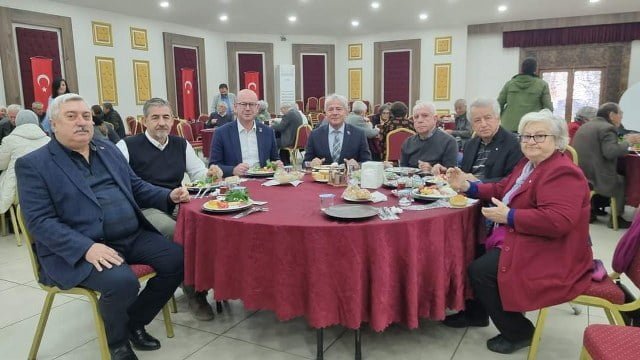 ELİ ÖPÜLESİ ÖĞRETMENLER (3)_640x360