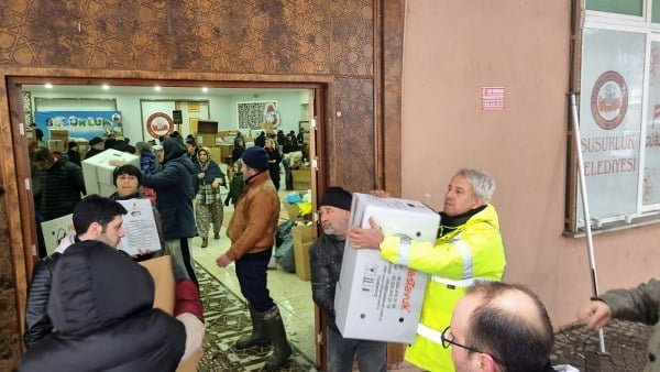 SUSURLUK’TA YARDIM MERKEZİ KURULDU (2)
