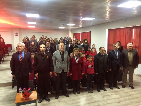 12 Mart İstiklal Marşı’nın Kabulü ve Mehmet Akif Ersoy’u anma günü münasebetiyle Beşeylül İlkokulu tarafından İstiklal Marşının 102’nci yıldönümü program düzenlendi.