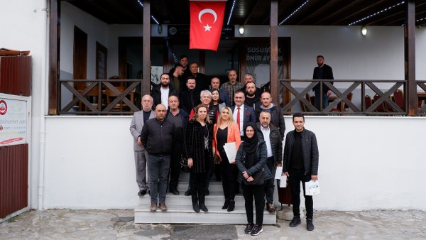 Belediye Başkanı Nurettin Güney, Susurluk’un depremsel durumunu görüşmek amacıyla müteahhitlerle bir araya geldi.