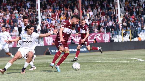 Spor Toto 1. Lig’in 31. haftasında Bandırma 17 Eylül Stadyumunda oynanan karşılaşmada ev sahibi Bandırmaspor konuk ekip Altay