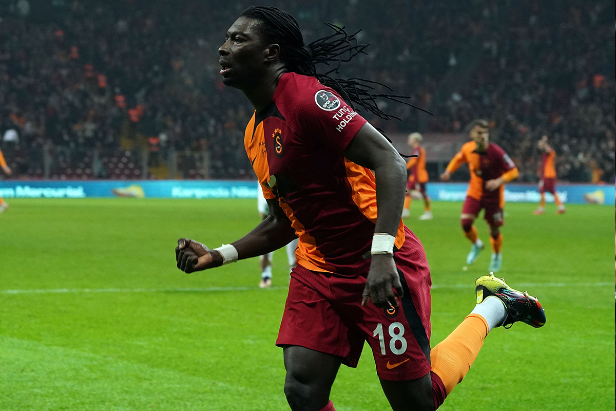 Galatasaray Teknik Direktörü Okan Buruk'un, hakkında "Alanyaspor maçında Barış Alper'i oyuna aldığımız için, sezonun geri kalanında forma giymek istemedi" açıklaması yaptığı Gomis'in, takımdaki geleceği yarın netleşecek.