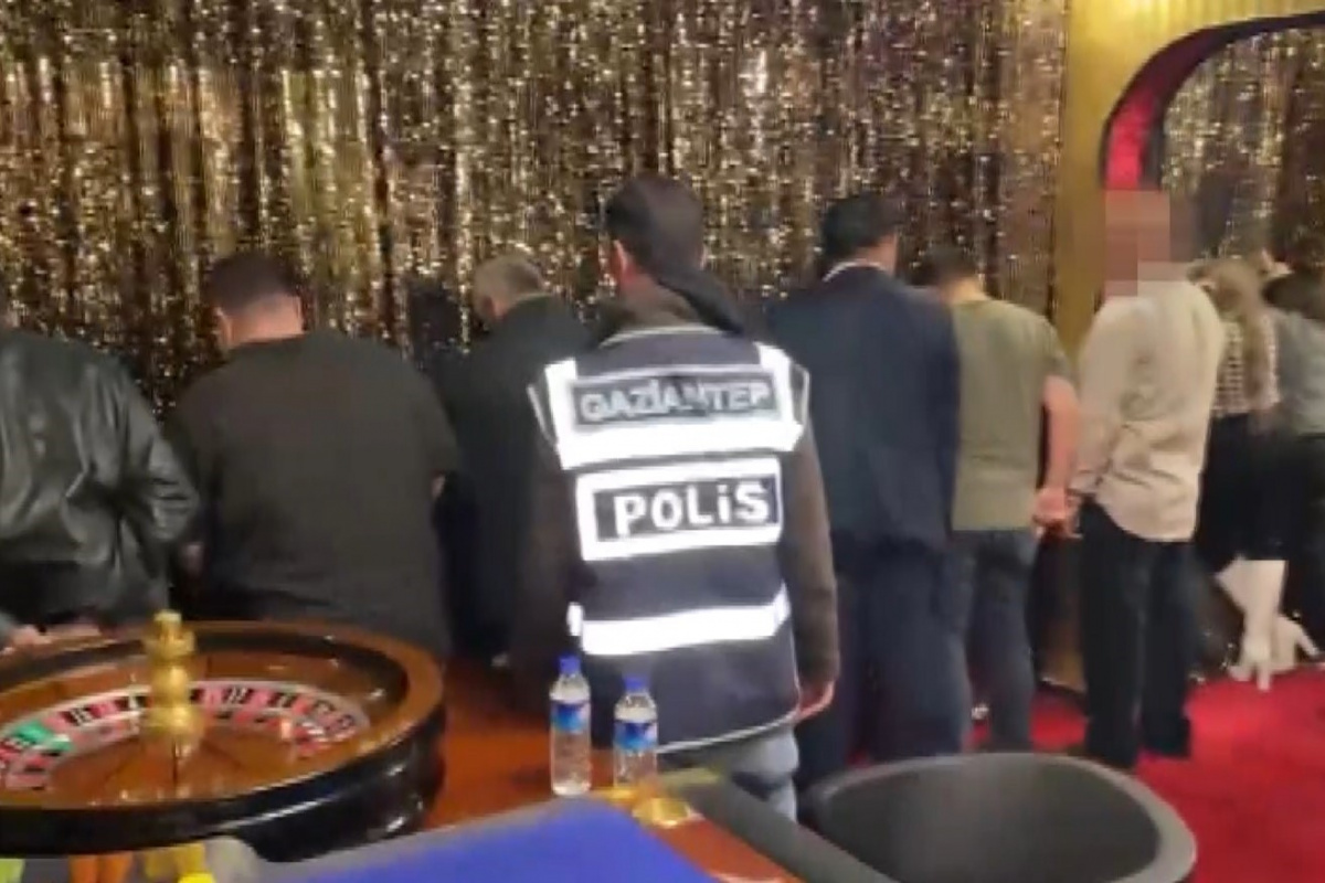 Gaziantep'te kumar oynandığı belirlenen bir adrese operasyon düzenlendi ve 10 şüpheli şahıs yakalandı.