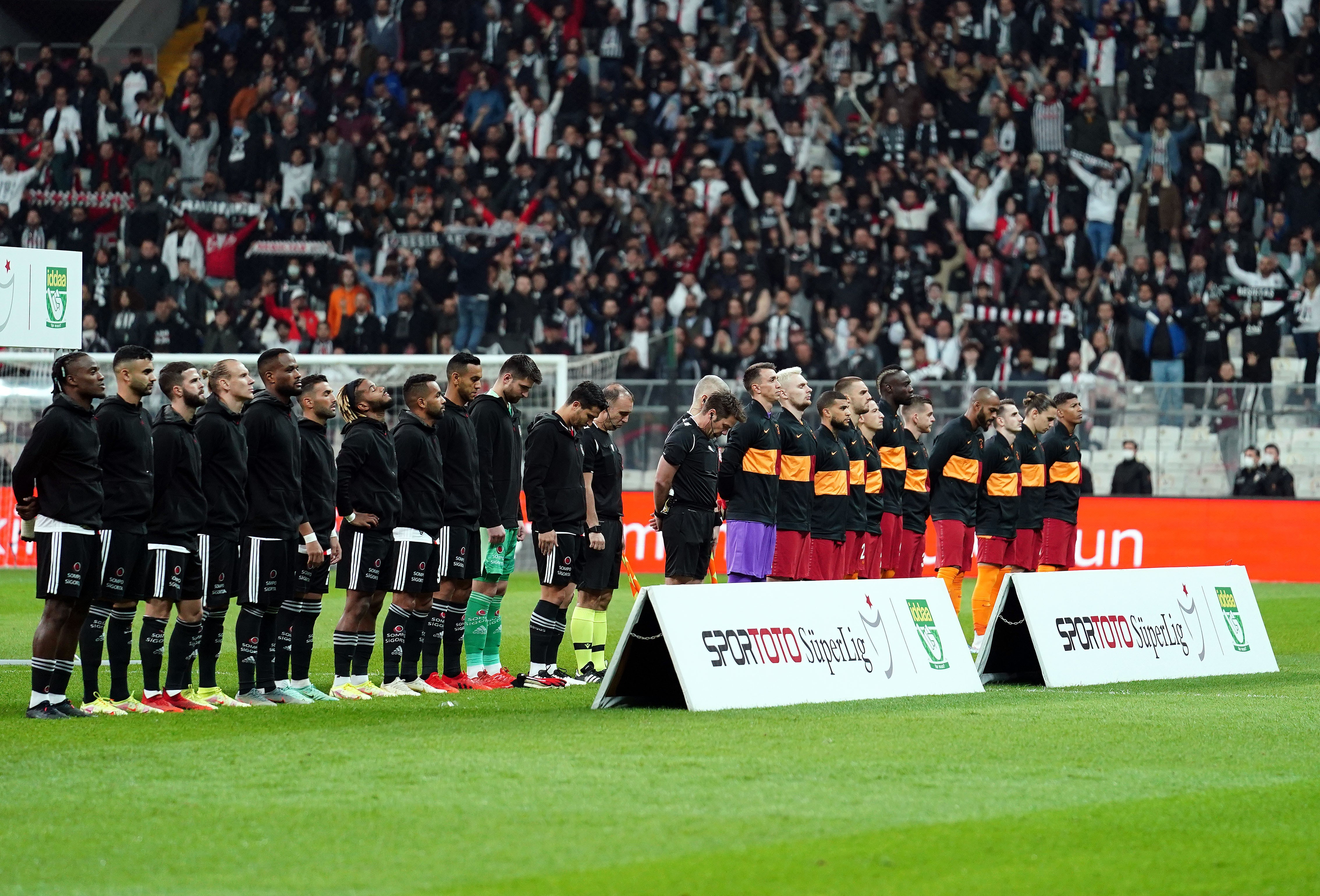 Spor Toto Süper Lig'in 32. haftasında Beşiktaş- Galatasaray derbisi 30 Nisan Pazar günü gerçekleşecek.