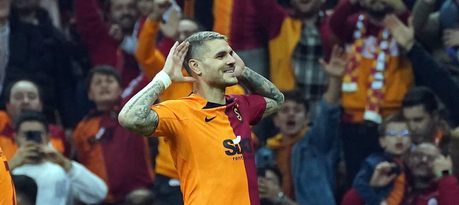 Galatasaray'ın Arjantinli golcüsü Mauro Icardi, derbi maçlarında 4 kez rakip fileleri havalandırdı.