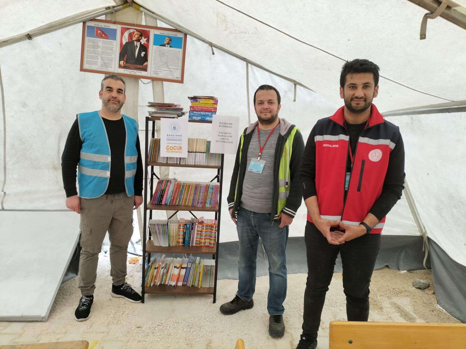 Bandırma Onyedi Eylül Üniversitesi, deprem bölgesinde çocuklar için dört ayrı kütüphane projesini hayata geçirdi. Bu projede, üniversite personelleri ve gönüllülerin desteğiyle 2500