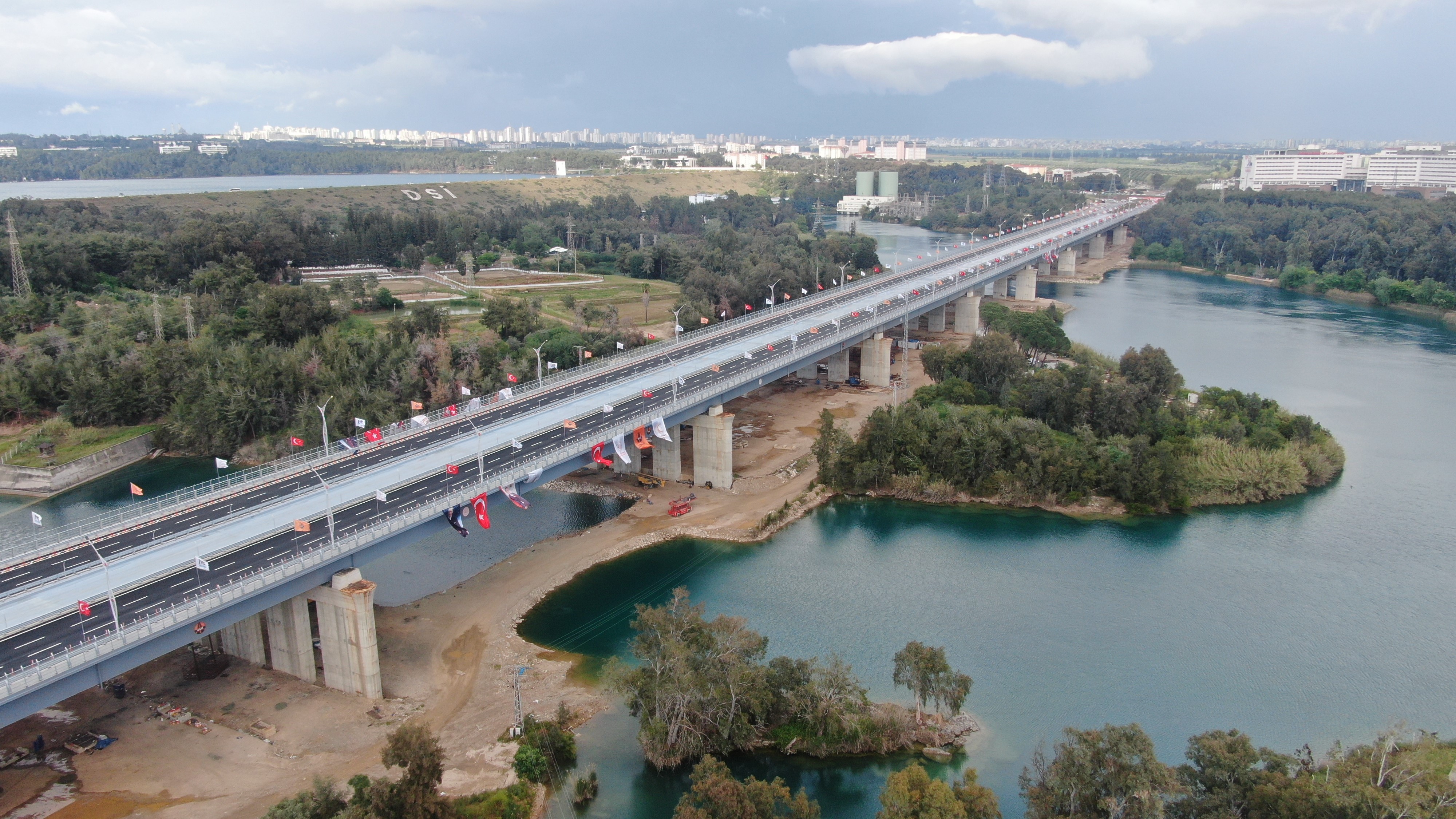 Türkiye'nin en büyük 4'üncü köprüsü Adana 15 Temmuz Şehitler Köprüsü açıldı.