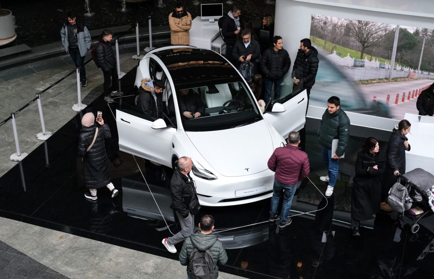 Elektrikli otomobil sektörünün önde gelen markalarından biri olan Tesla, resmi olarak Türkiye