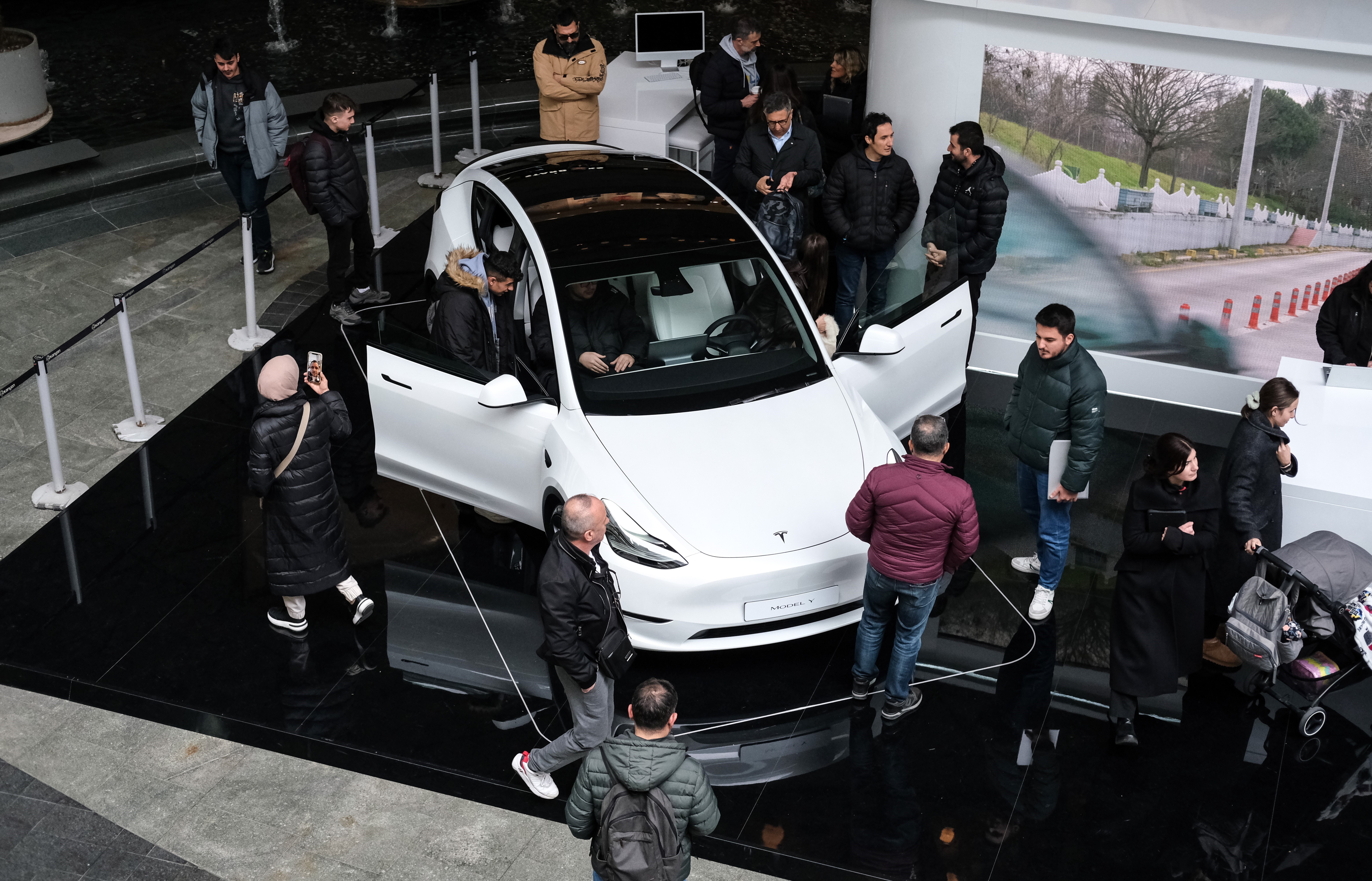 Türkiye’de elektrikli otomobil satışları aydan aya yükselmeye devam ediyor.