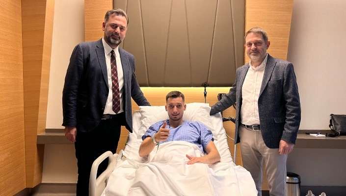 Fenerbahçe derbisinde sakatlık geçiren başarılı savunma oyuncusu Beşiktaşlı Tayyip Talha Sanuç ameliyat oldu. Bir süre sahalardan ayrı kalacak.