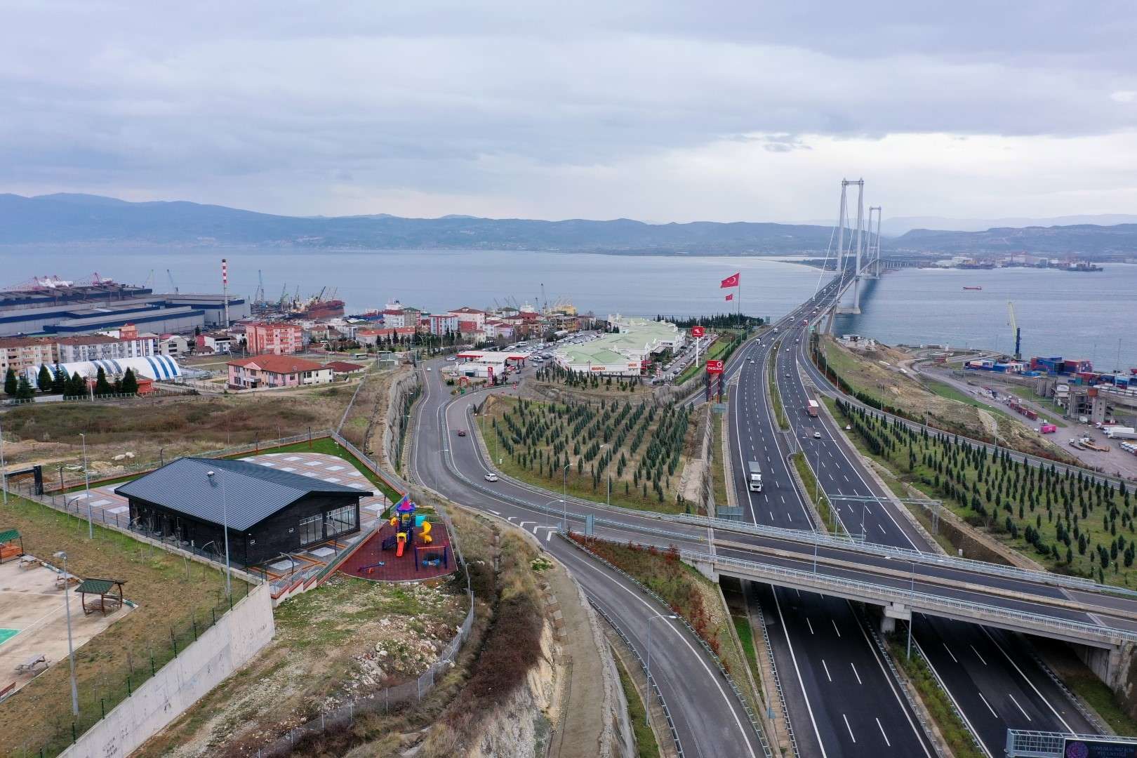 köprü manzaralı