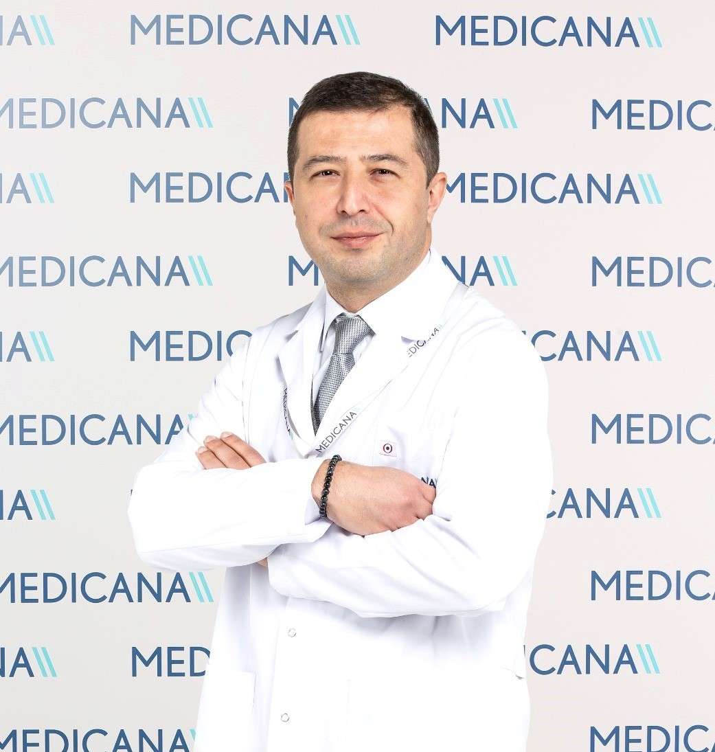 Burhaniye ilçesinde, fidan ve süs bitkileri üretimi yapan Yunus Göç’ün ilk kez yetiştirdiği Haseki Küpesi adlı çiçek ilgi gördü. Haseki Küpesinin çok yıllık bir bitki olduğunu anlatan Göç, bitkinin ikinci yılında çiçek açmaya başladığını söyledi.