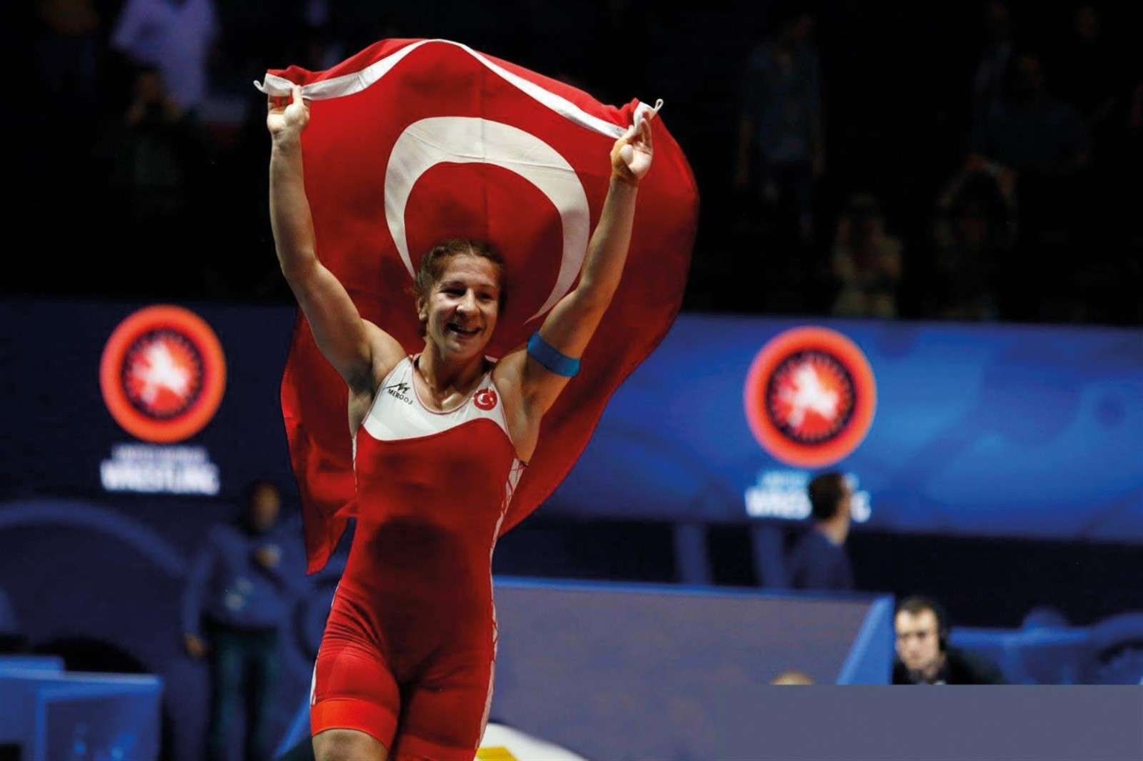 Balıkesir Büyükşehir Belediyespor Kulübü’nün milli güreşçileri Yasemin Adar Yiğit ile Feyzullah Aktürk, Hırvatistan’ın Zagreb şehrinde düzenlenecek Büyükler Avrupa Güreş Şampiyonası’nda mindere çıkacak. Geçtiğimiz yıl da Avrupa şampiyonluğunu göğüsleyen sporcuların, bu yılda minderde Türk bayrağıyla zafer turu atması bekleniyor.