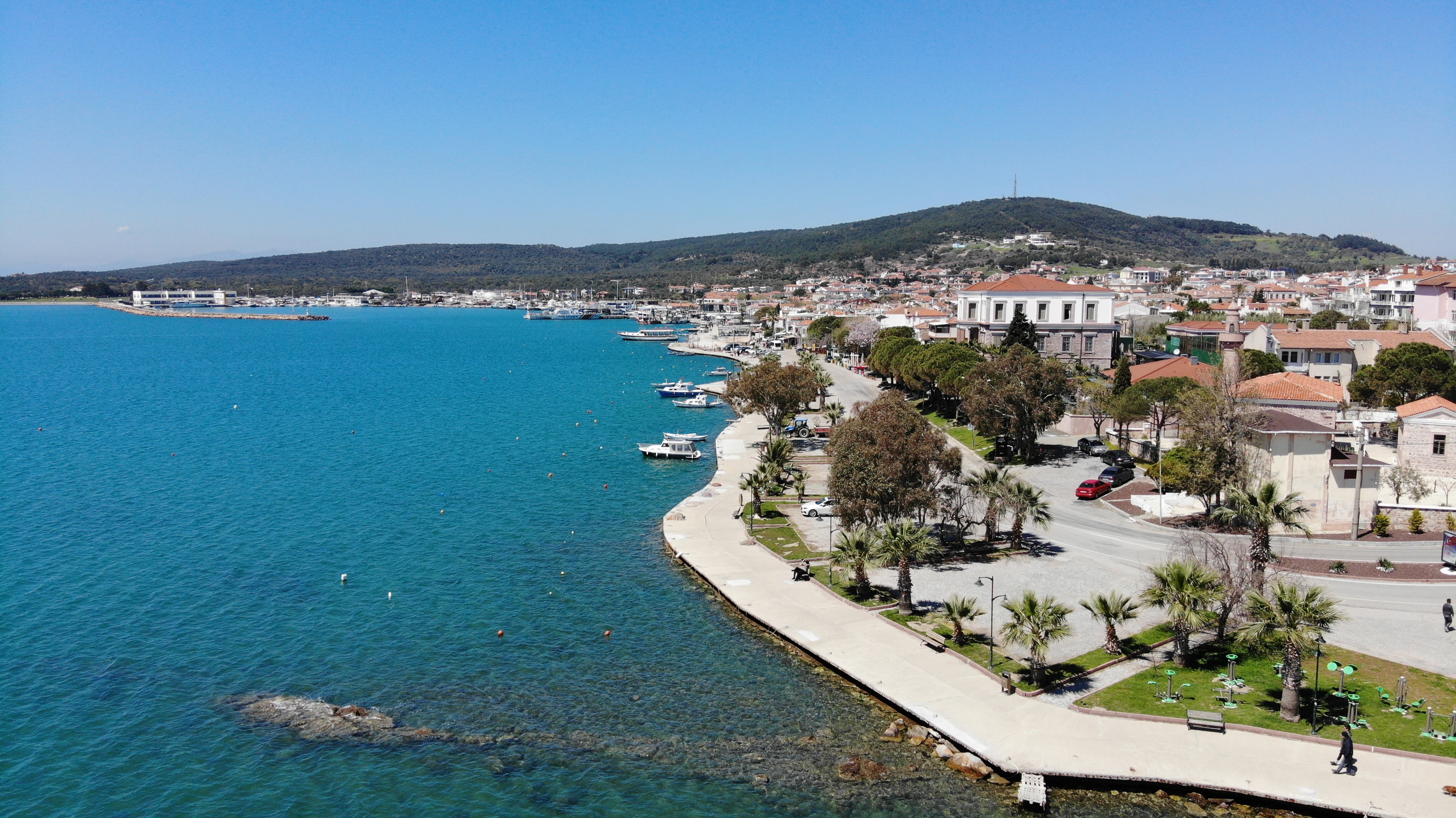 Balıkesir'in Ayvalık ilçesi sınırları içerisinde bulunan Cunda Adası Doğal Sit Alanı'nın koruma statüsünün yeniden değerlendirilmesi sonucunda "kesin korunacak hassas alan" olarak tescil ve ilan edilmesi kararlaştırıldı.