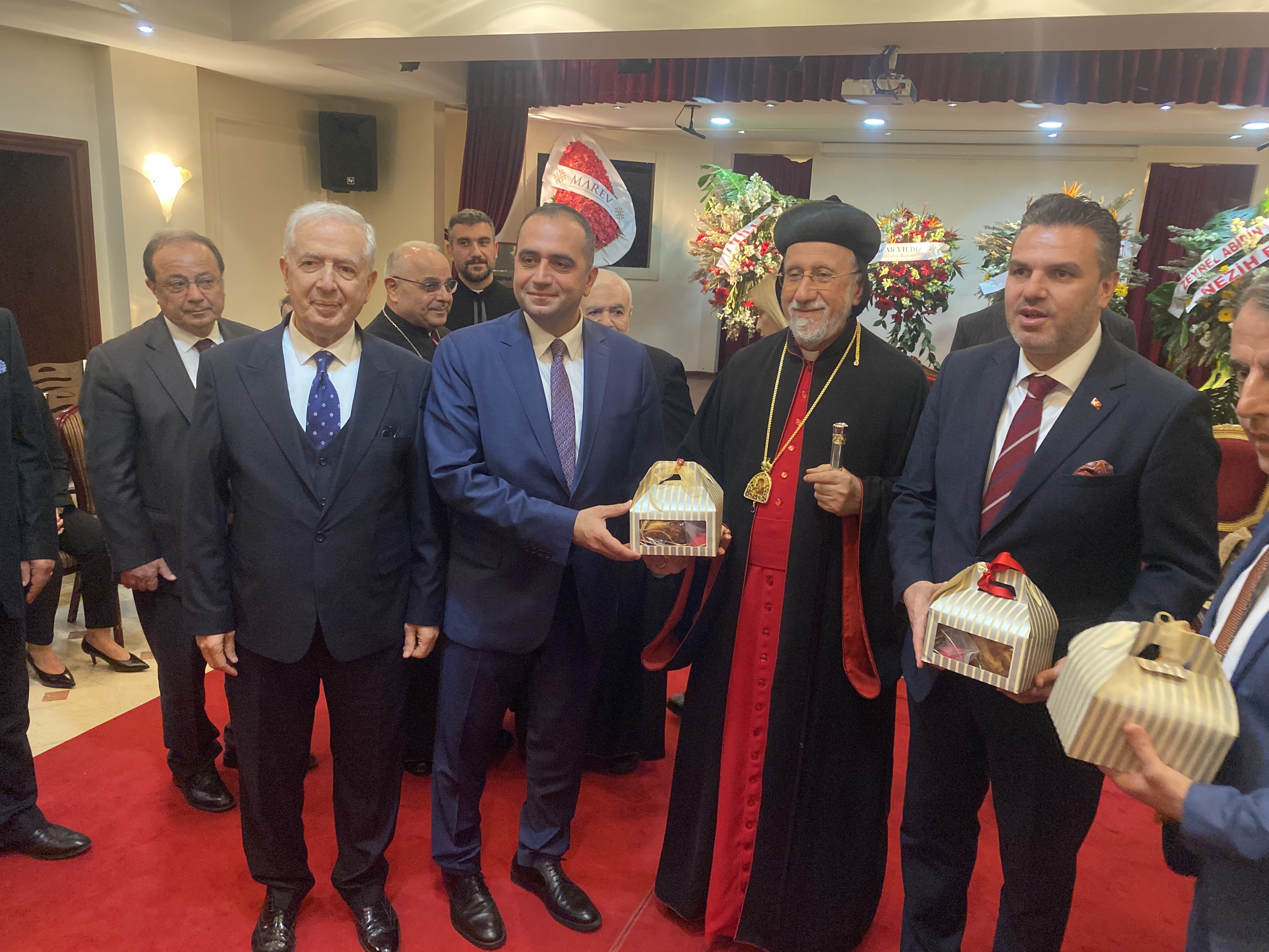 AK PARTİ MİLLETVEKİLİ ADAYI SIVACIOĞLU'NDAN 'PASKALYA BAYRAMI' ZİYARETİ