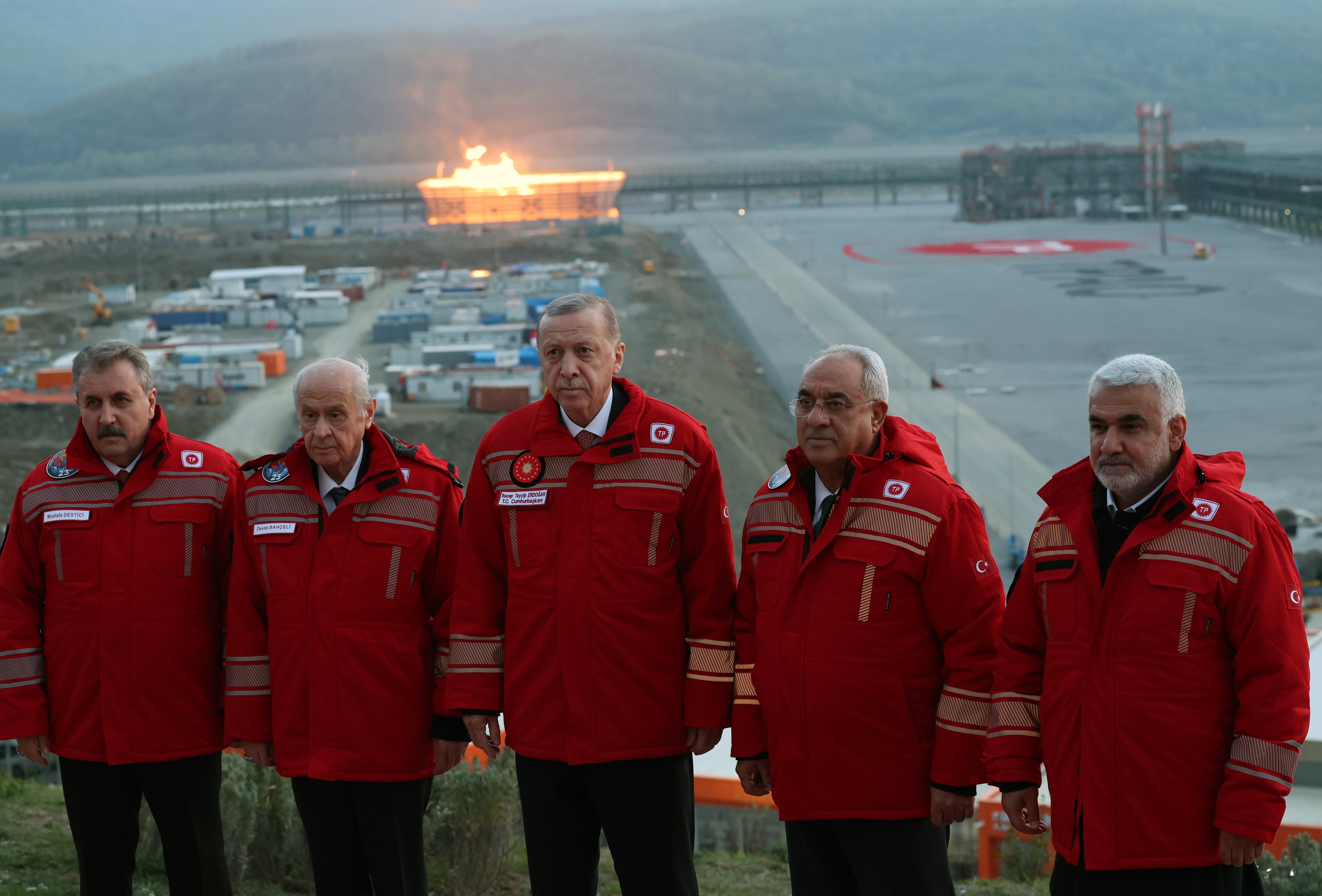 Cumhurbaşkanı Recep Tayyip Erdoğan Zonguldak'ın Filyos beldesinde Karadeniz gazını devreye alma törenindeki konuşmasında iki yeni haber verdi.
