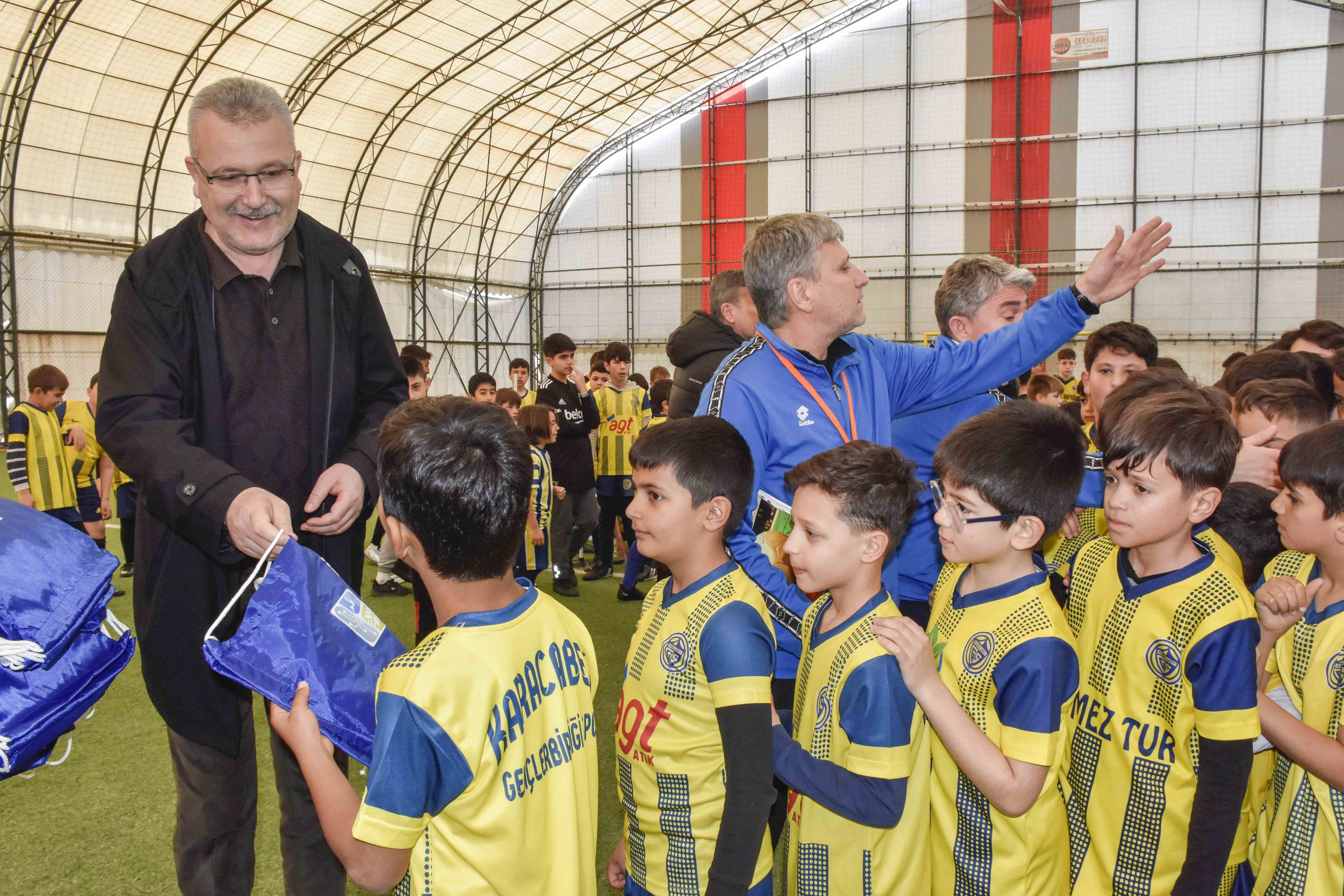 KARACABEY'DE SPORA DESTEKLER ÇIĞ GİBİ