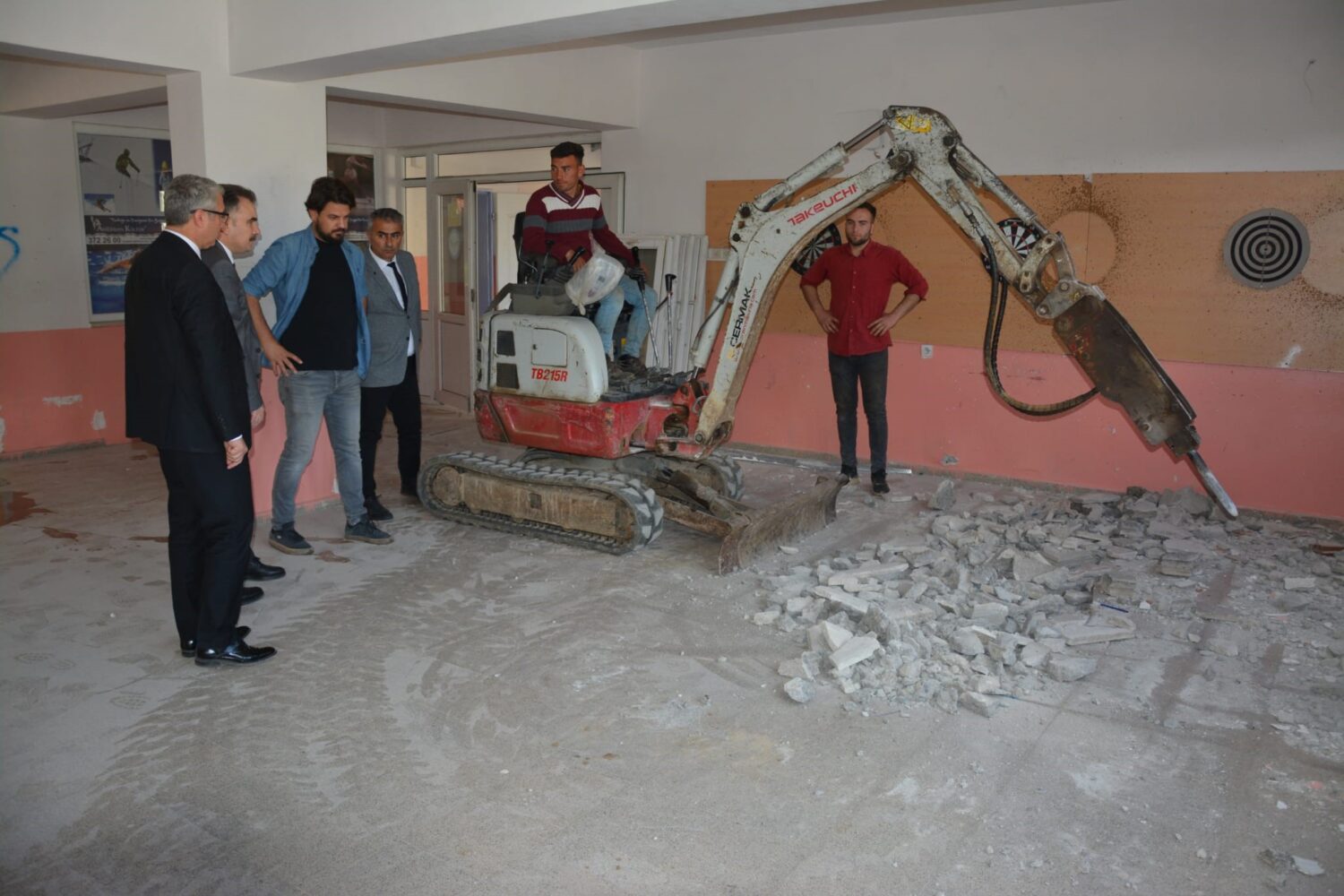EDREMİT'TE OKULLAR GÜÇLENDİRİLİYOR
