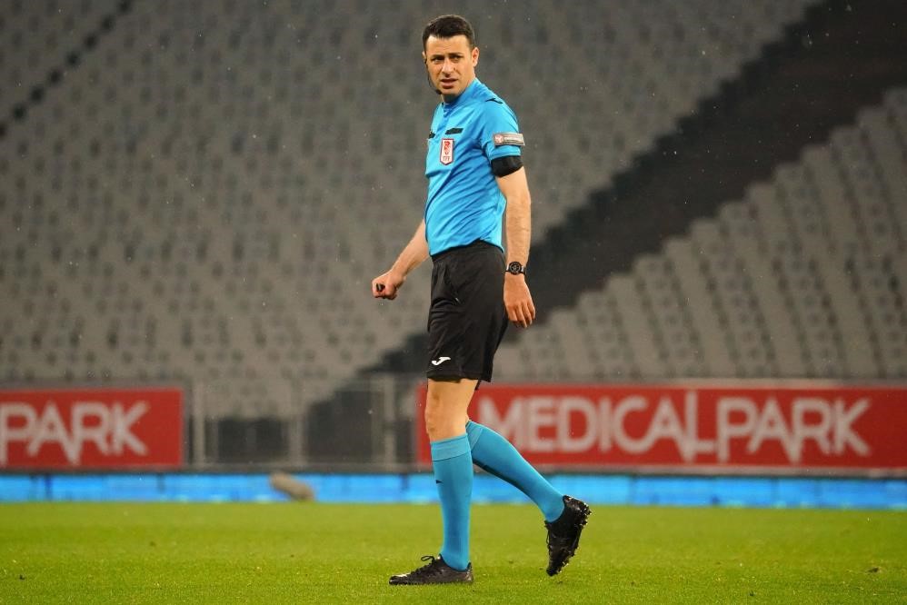 Spor Toto Süper Lig'in 32. haftasında oynanacak maçların hakemleri açıklandı. Ali Şansalan, Beşiktaş-Galatasaray derbisini yönetecek.