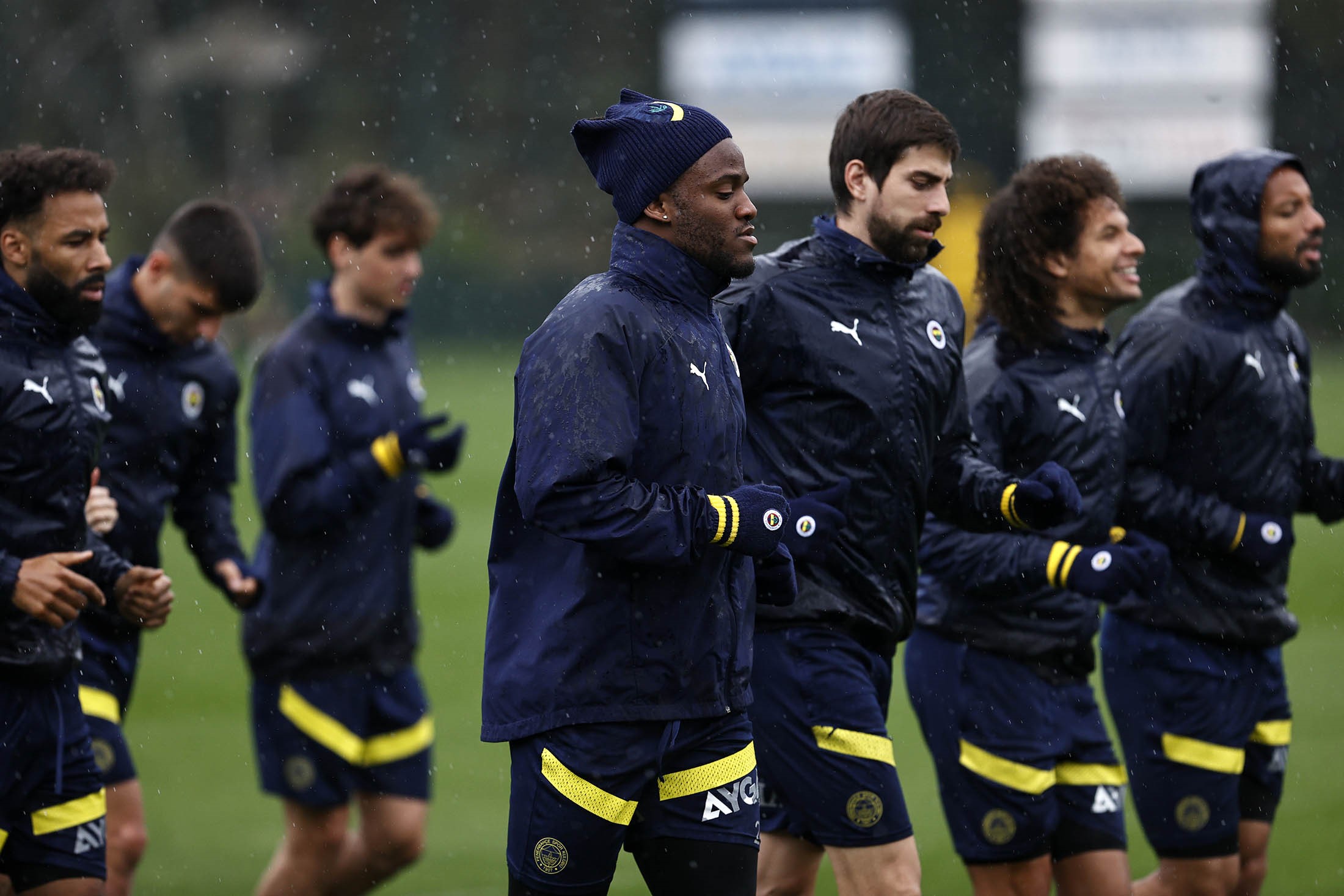 Fenerbahçe, Spor Toto Süper Lig'in 32. haftasında deplasmanda Sivasspor ile oynayacağı maça hazırlanmak için antrenman yaptı. Belçikalı golcü Michy Batshuayi, sakatlığını atlatarak takımla birlikte çalışmaya başladı.