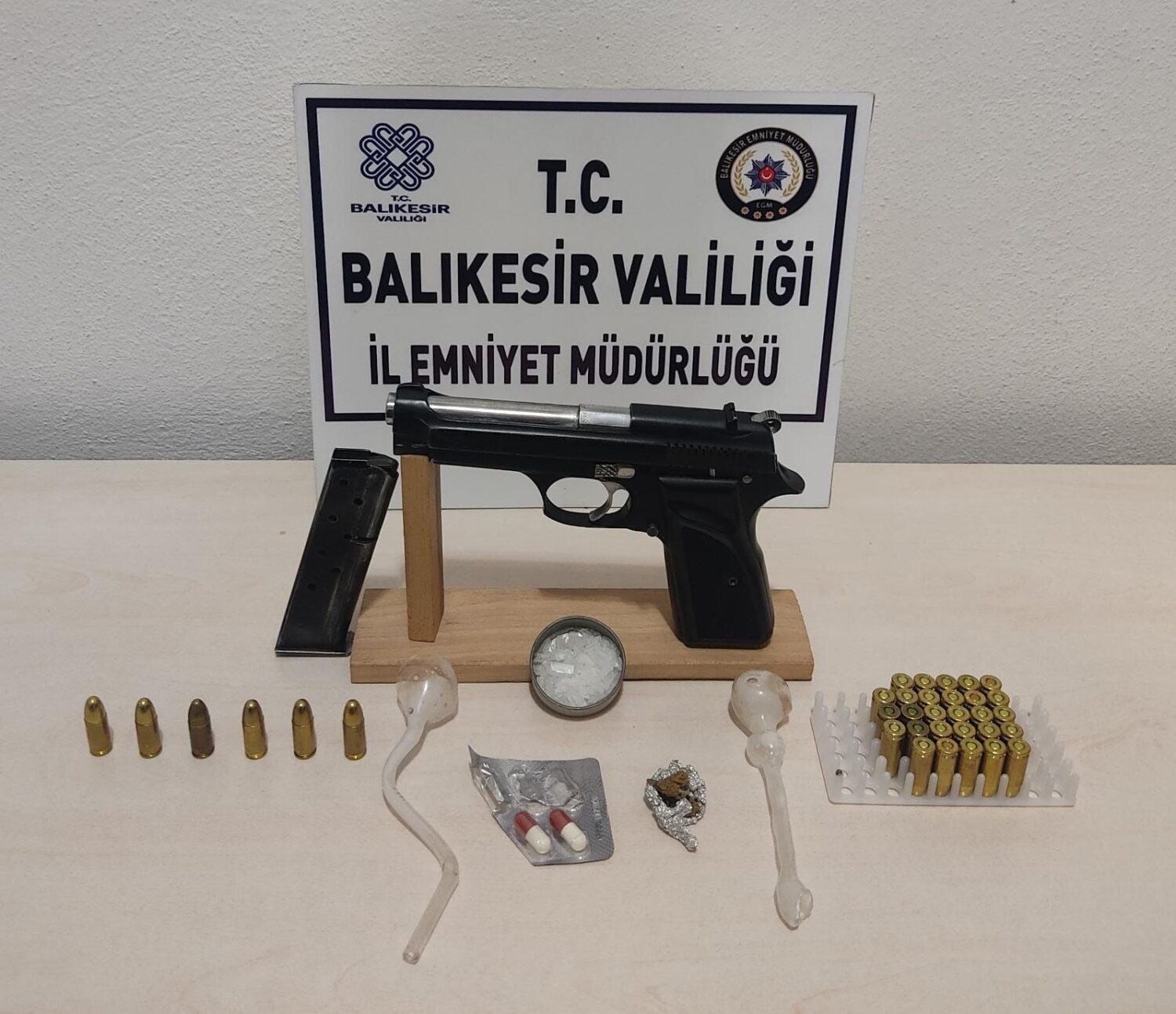 BALIKESİR'DE 22 ARANAN ŞAHISTAN 10'U TUTUKLANDI
