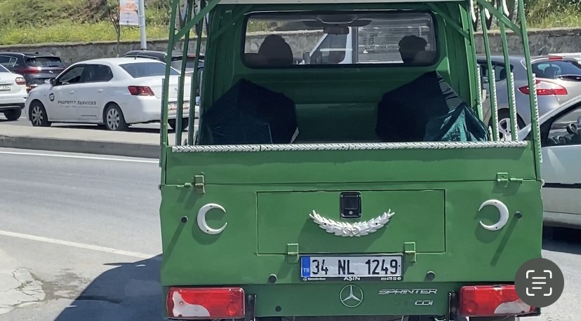 İSTANBUL'DA ÇİFTE ÖLÜM: İKİ GENÇ ARAÇTA BAŞLARINDAN VURULMUŞ HALDE BULUNDU