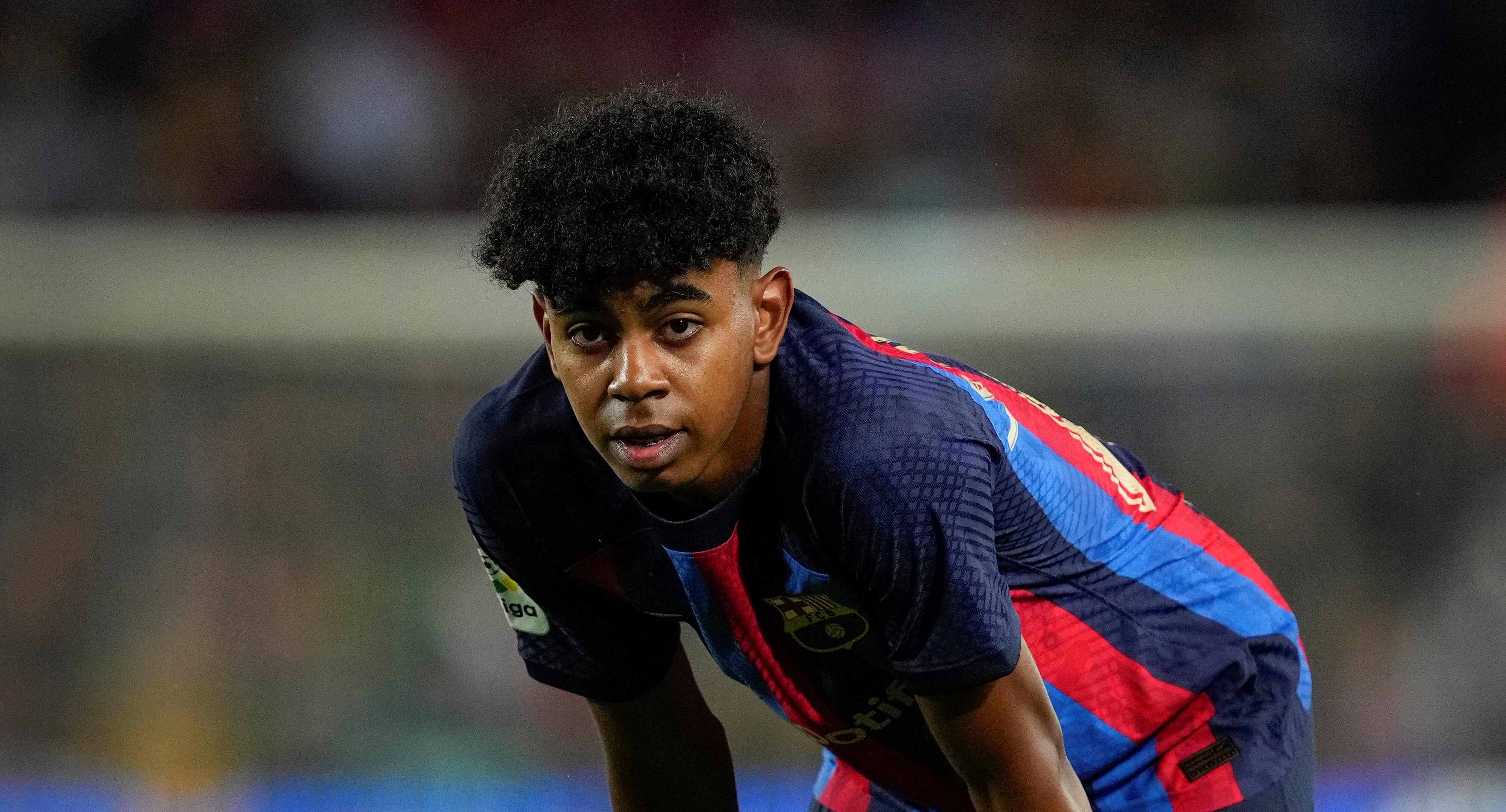Barcelona-Real Betis mücadelesinin 83. dakikasında Gavi’nin yerine oyuna giren 15 yaşındaki Lamine Yamal, Barcelona forması giyen en genç futbolcu oldu.