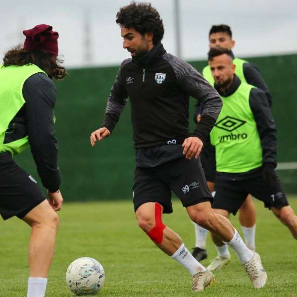 Bandırma Küçük Sanayi Sitesinde bulunan tesislerde deplasmanda oynanacak Manisaspor karşılaşması hazırlıklarını tamamlayan Bandırmaspor'da hedef 3 puan. Bandırmaspor oynanacak karşılaşmanın ardından alınacak olan 3 puan ile playoff' lara katılma şansını arttırmak istiyor.