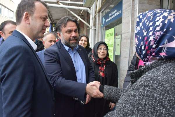 Ak Parti İl Başkanı Dt. Ekrem Başaran, 2022 yılından bu yana devam eden “30 gün Ramazan’ı 100 gün gibi yaşayacağız” Programı kapsamında yürüttüğü ilçe ziyaretlerine Susurluk ile devam etti. Başkan Başaran, kardeşlik ve yardımlaşma geleneğini her yıl yaşatan Ramazan ayının tüm inanlara hayırlar getirmesi temennisinde bulundu.