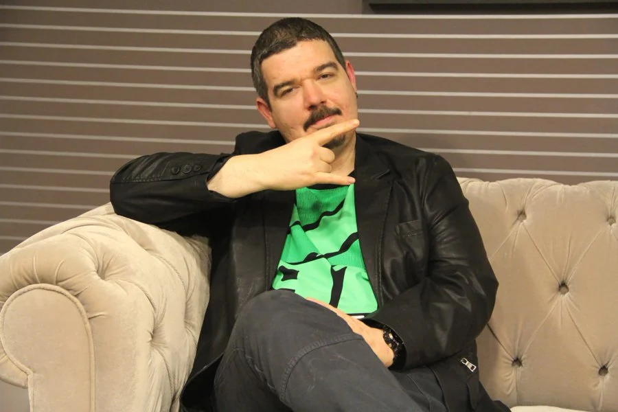 Beyin kanaması geçiren gazeteci ve müzik yazarı Tolga Akyıldız yaşamını yitirdi. 