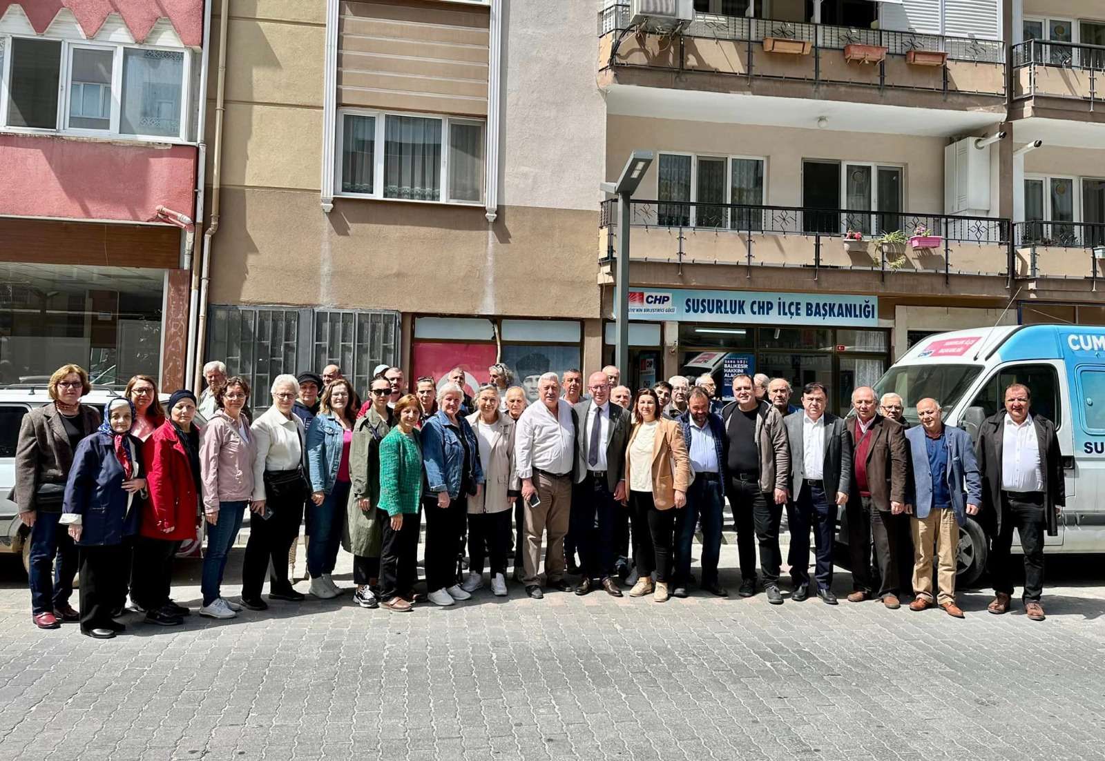 CHP Balıkesir 2. Sıra Milletvekili Adayı Serkan Sarı, Susurluk’ta ilçe başkanlığı ve esnaf ziyareti gerçekleştirdi. Ziyaretlerin ardından değerlendirmelerde bulunan Sarı, “Balıkesir’de tarih yazacağız!” dedi.
